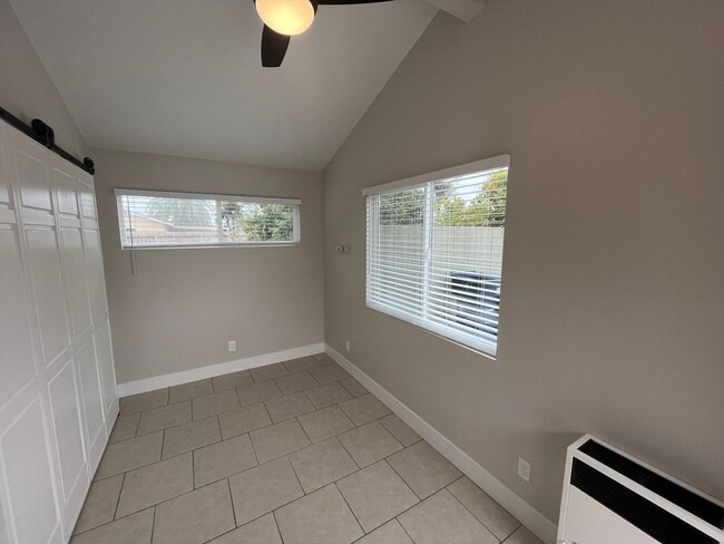 Building Photo - 323 Tognazzini Ave
