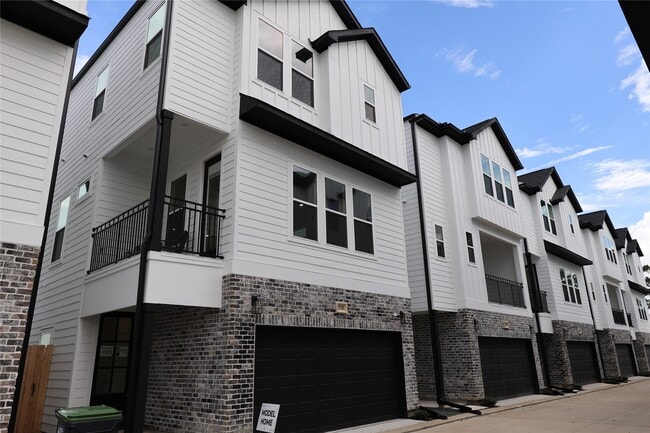 Building Photo - 717 Marcella St