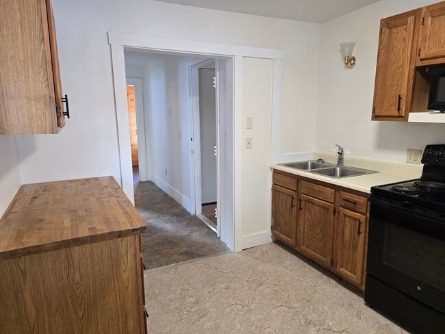 Building Photo - 147 Laurel St