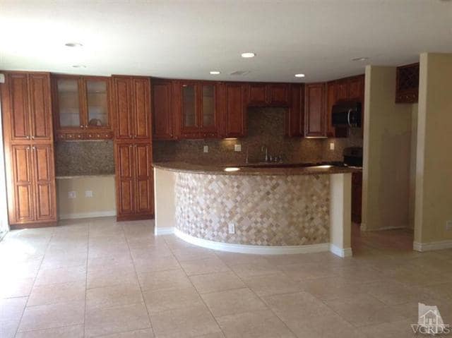 Foto del edificio - 5256 Laurel Park Dr