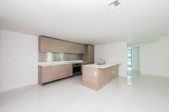 Building Photo - 1300 S Miami Ave