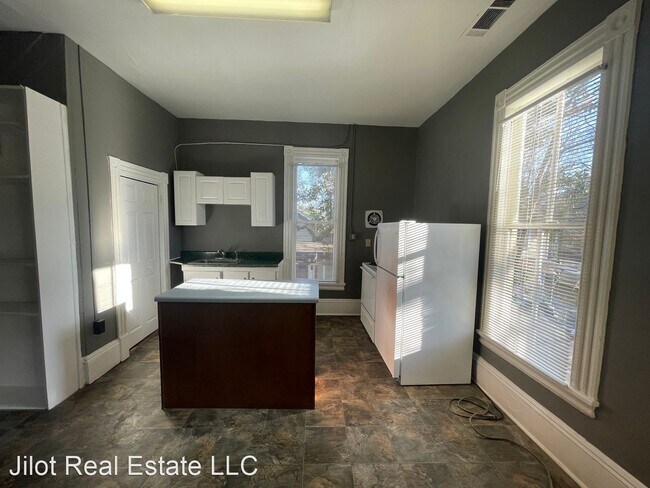 Building Photo - 2 br, 1 bath House - 3825 Church St Unit A