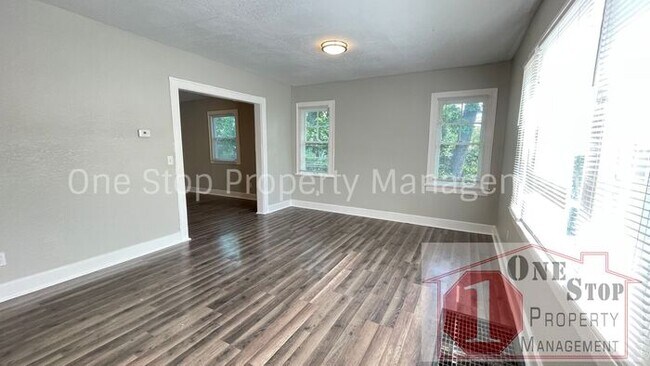 Foto del edificio - Beautiful 3 Bedroom 1 Bathroom Home in Kan...