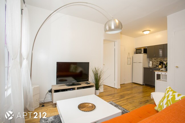 Foto del edificio - 246 E 10th St