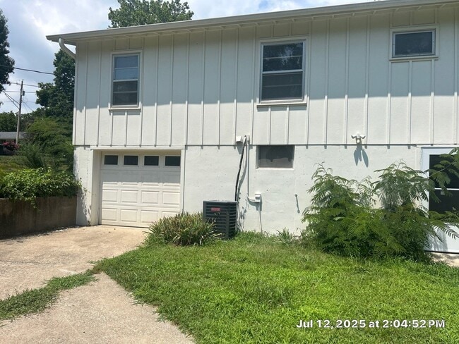 Building Photo - NO SECURITY DEPOSIT for OCTOBER Move-In! B...