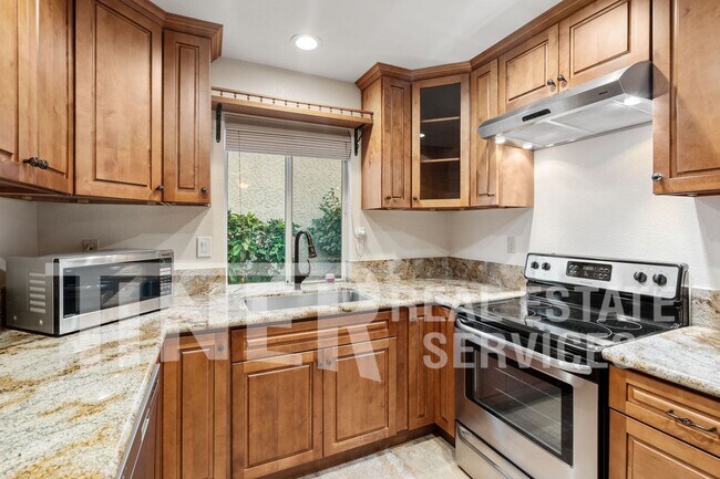 Building Photo - 7312 Sunsilver Ln