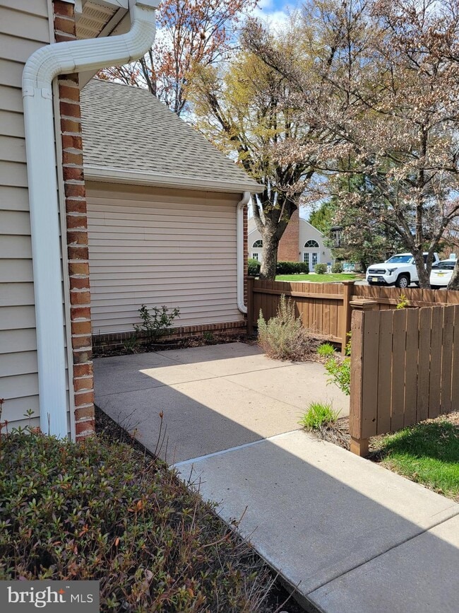 Building Photo - 43 Woolsey Ct