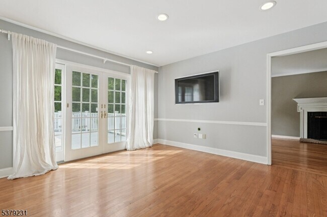 Foto del edificio - 247 Spencer Rd