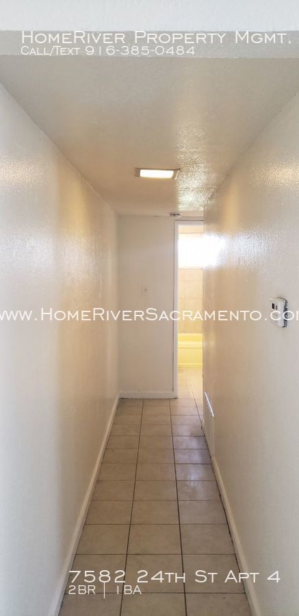 Foto del edificio - Adorable 2 Bedroom With Garage