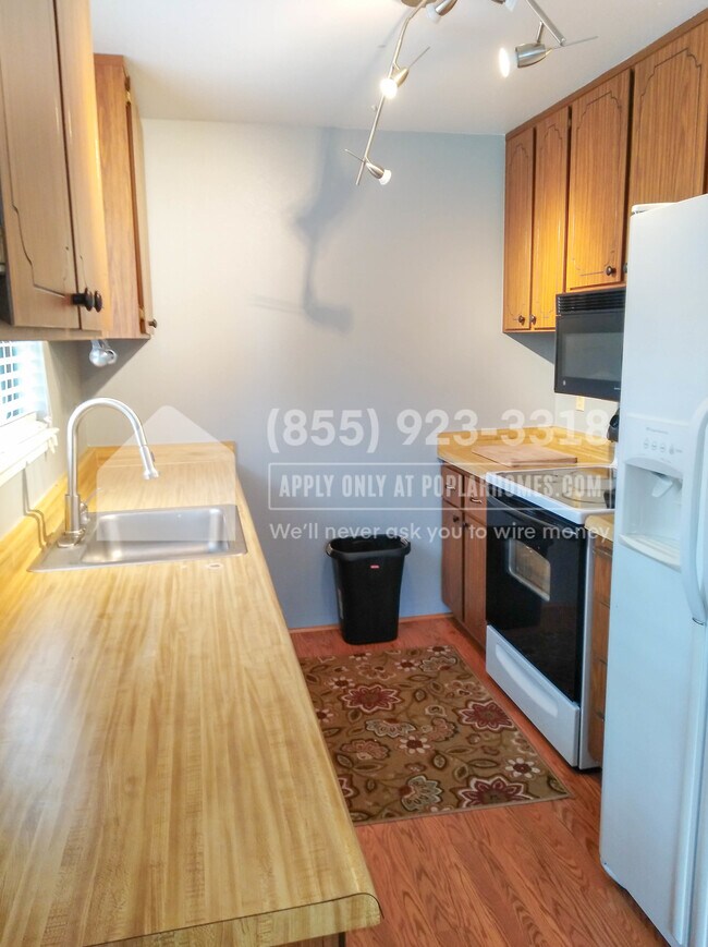 Building Photo - 5025 Valley Crest Dr