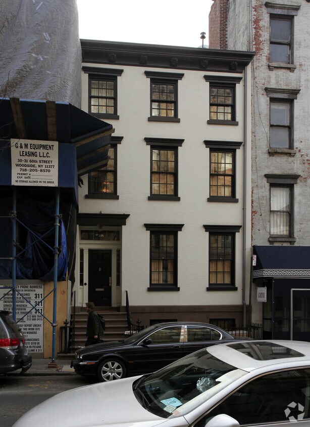 Foto del edificio - 226 W 10th St