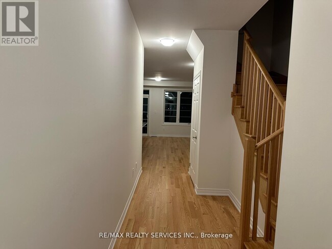 Building Photo - 93 Air Dancer Cres