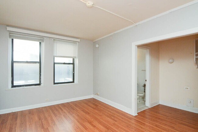 Foto del edificio - 3335 W Diversey Ave