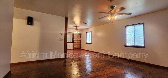 Building Photo - 4760 SE 30th Ct