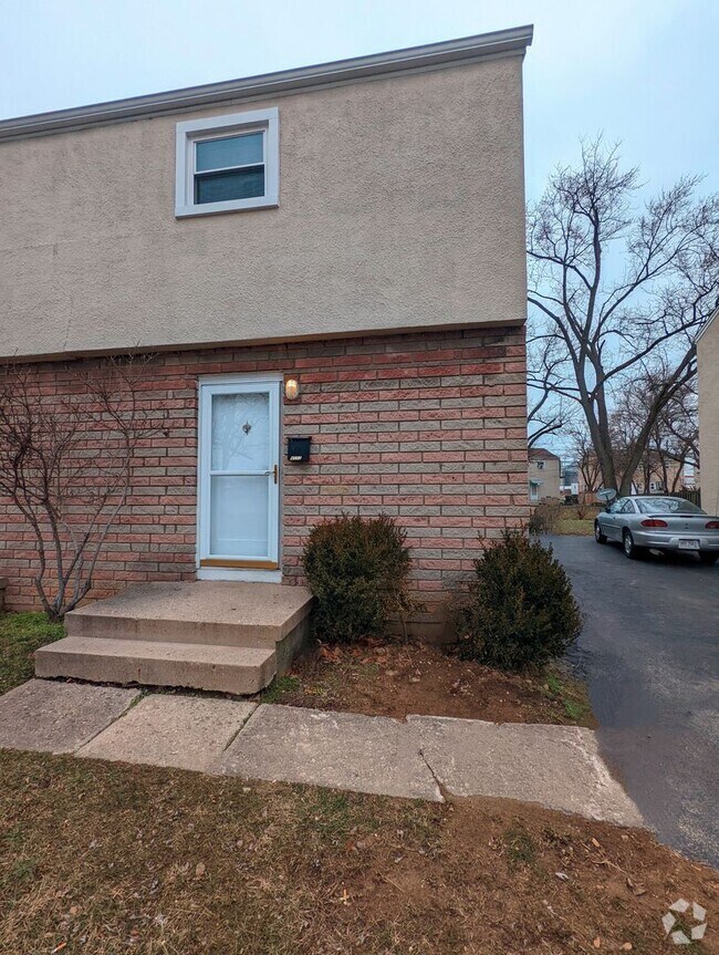 Building Photo - 4052-4054-4054 Halsey Pl