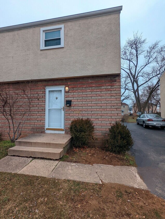 Primary Photo - 4052-4054-4054 Halsey Pl