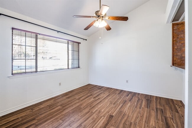 Building Photo - 661 Prairie Dell St