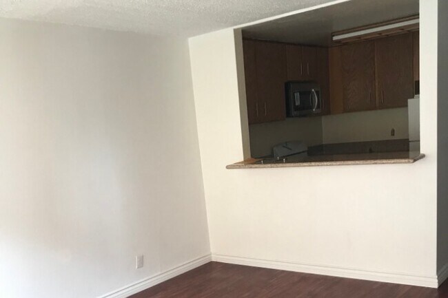 Foto del edificio - 2550 S Barrington Ave