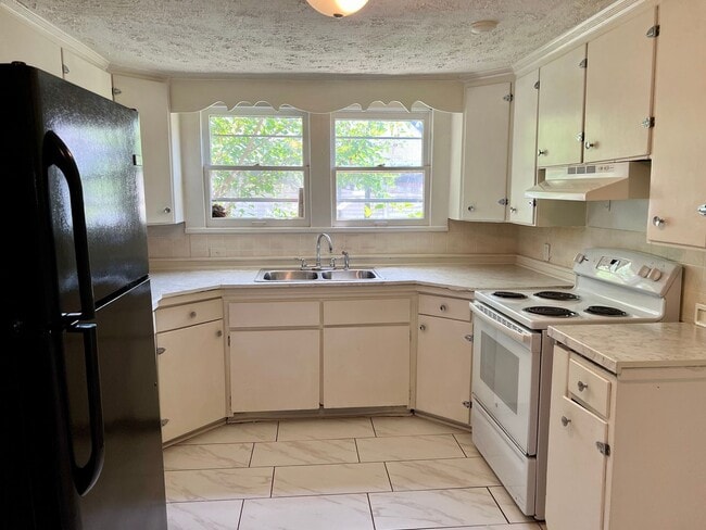 Building Photo - West End Home For Rent!