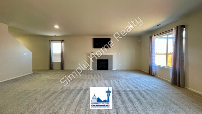 Foto del edificio - Spacious Tumwater home with a rare downstairs bedroom and a full bathroom!