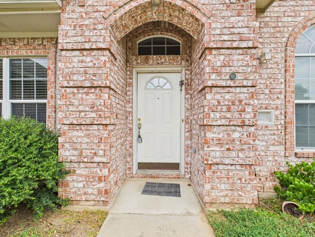 Building Photo - 3203 Von Trapp Ln