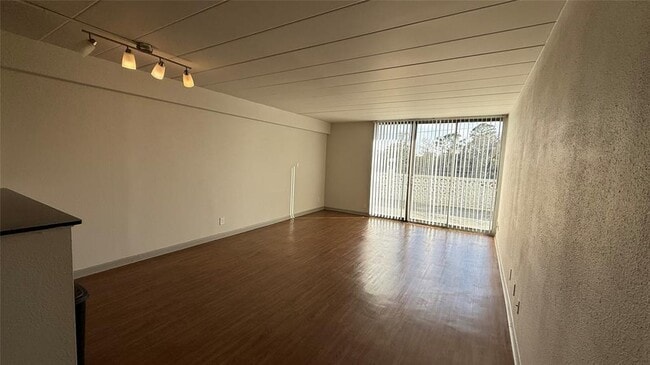 Foto del edificio - 5400 Memorial Dr