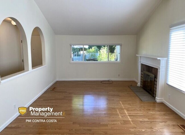 Building Photo - 1120 Westmoreland Cir