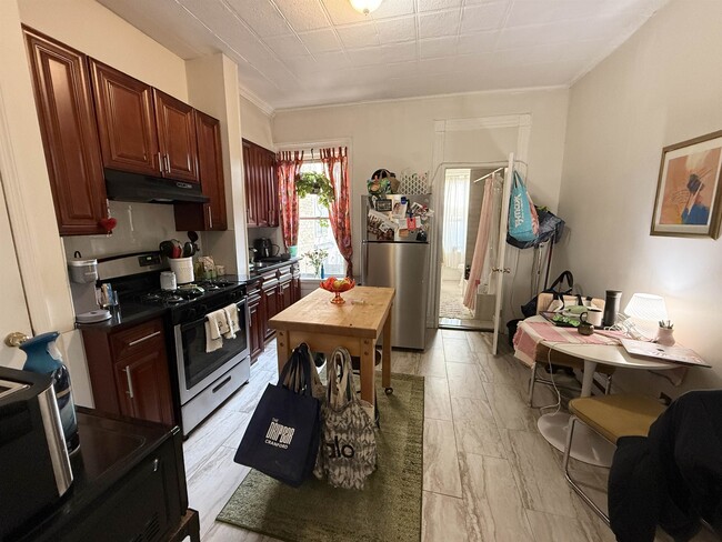 Building Photo - 407 4th St