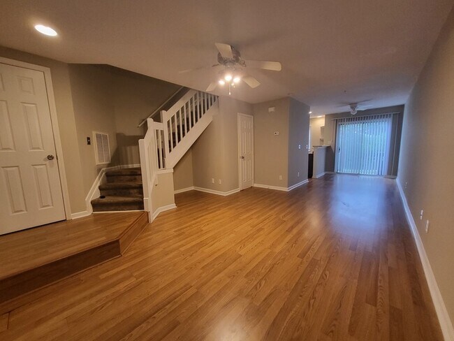 Building Photo - 624 Emerald Cove Dr