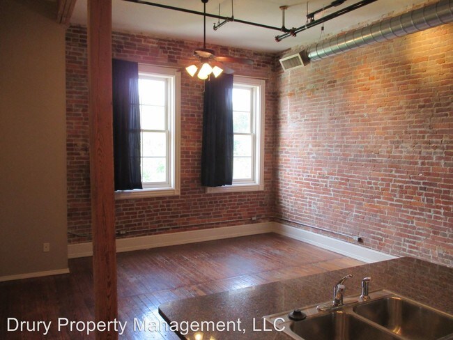 Building Photo - 302 N Boonville Ave