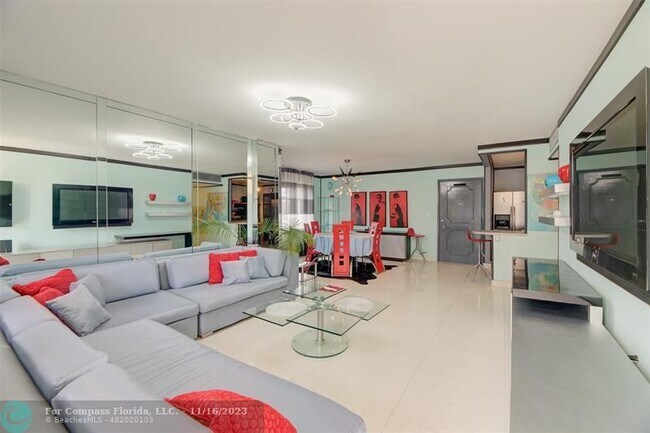 Building Photo - 305 N Pompano Beach Blvd
