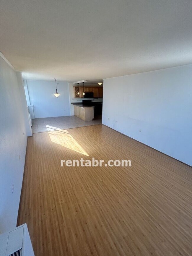 Building Photo - 2 Bed 2 Bath Cap Hill Condo w/POOL!