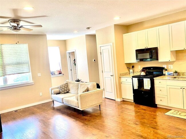 Building Photo - 283 S 4th Ct