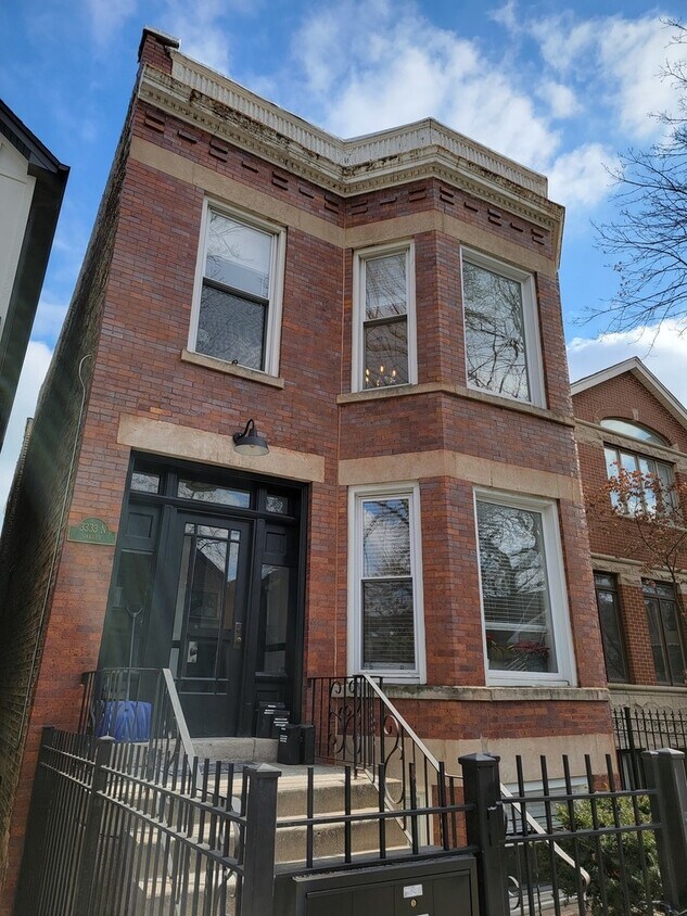 Primary Photo - 3333 N Oakley Ave