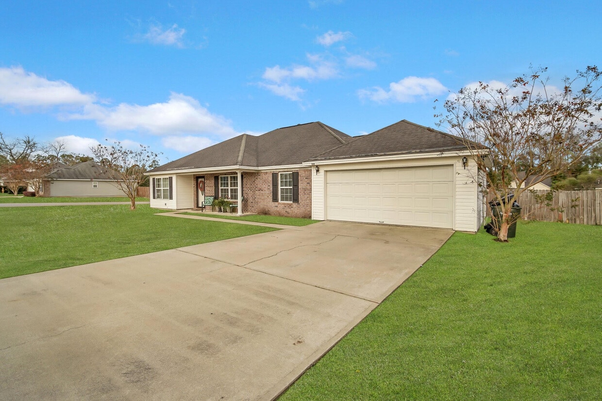 Primary Photo - 134 Auburn Cir