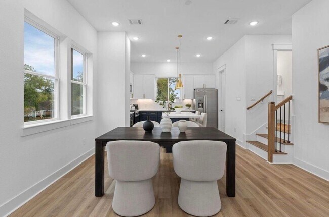 Foto del edificio - 717 Janisch Rd