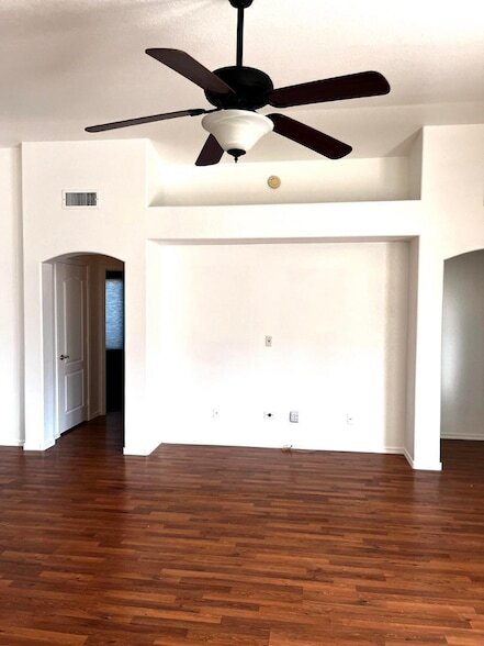 Foto del edificio - 2429 E Patrick Ln