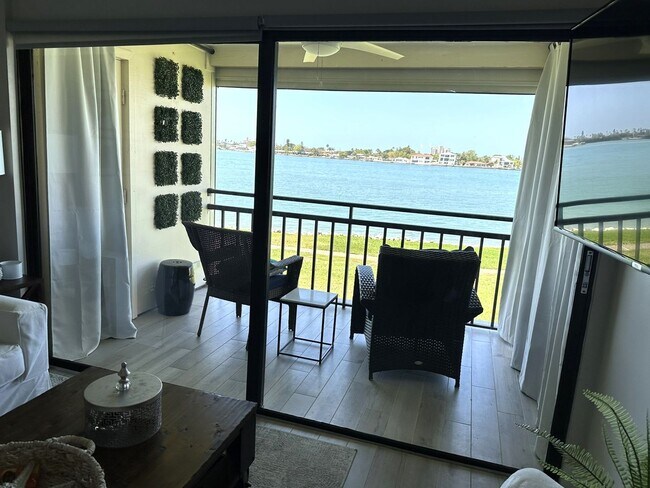 Building Photo - SEVEN MONTH FURNISHED WATERFRONT 2/2 ISLA ...