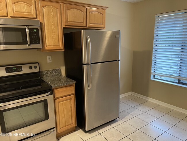 Building Photo - 7701 Baymeadows Cir W