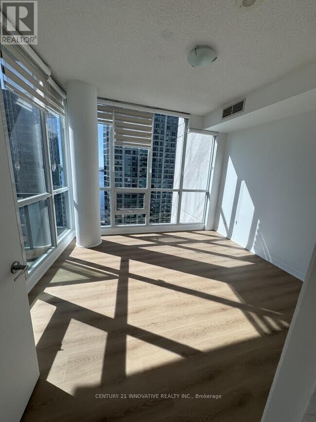 Photo du bâtiment - 16 Yonge St
