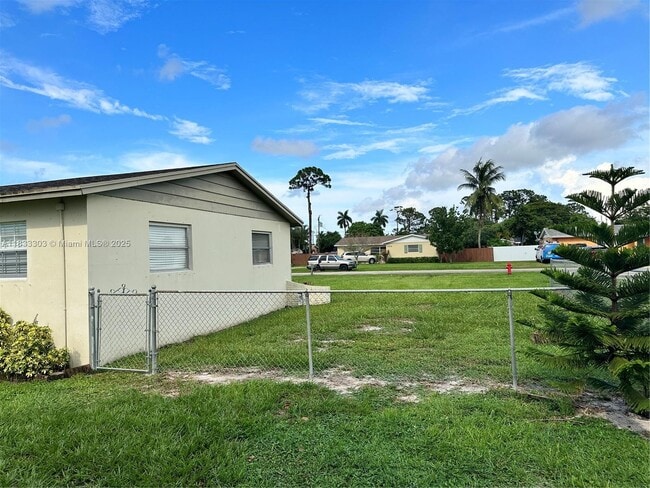 Building Photo - 1695 Julie Tonia Dr