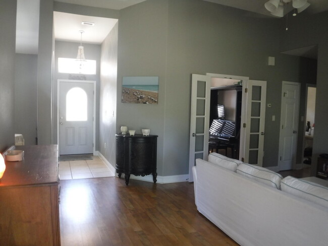 Foto del edificio - 7546 Pepperwood St