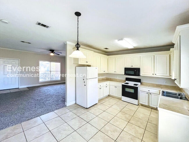 Building Photo - 571 King Ranch Rd