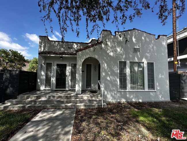 Building Photo - 8903 Hubbard St
