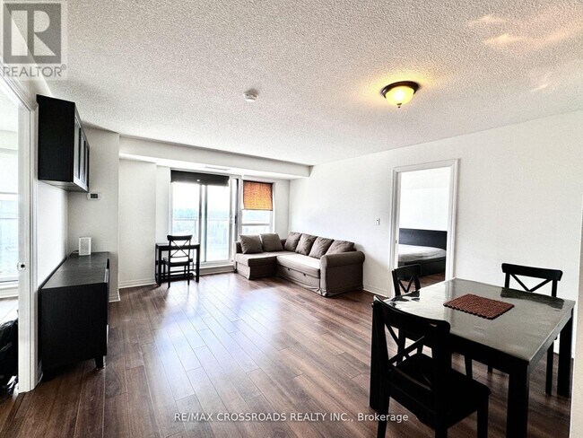 Photo du bâtiment - 2015 Sheppard Ave E