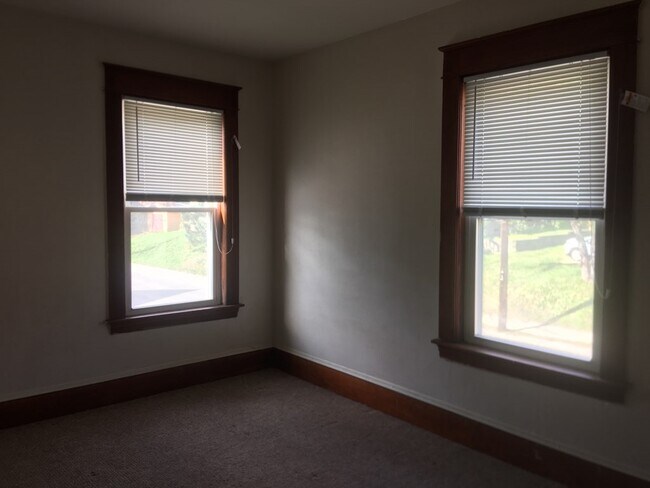 Building Photo - 441 Willard St