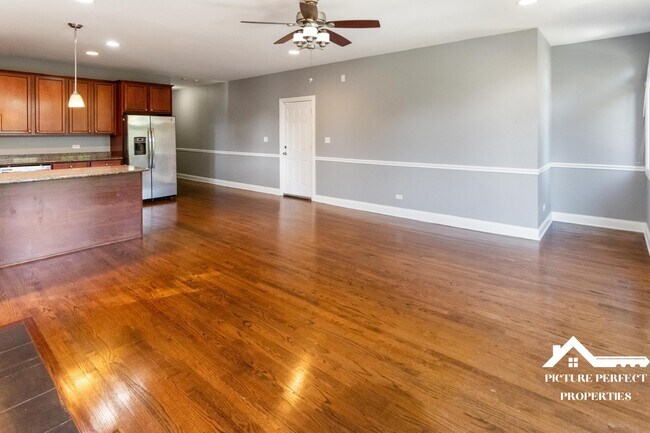 Foto del edificio - 1437 E 65th Pl