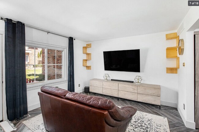 Foto del edificio - 570 Kellogg St