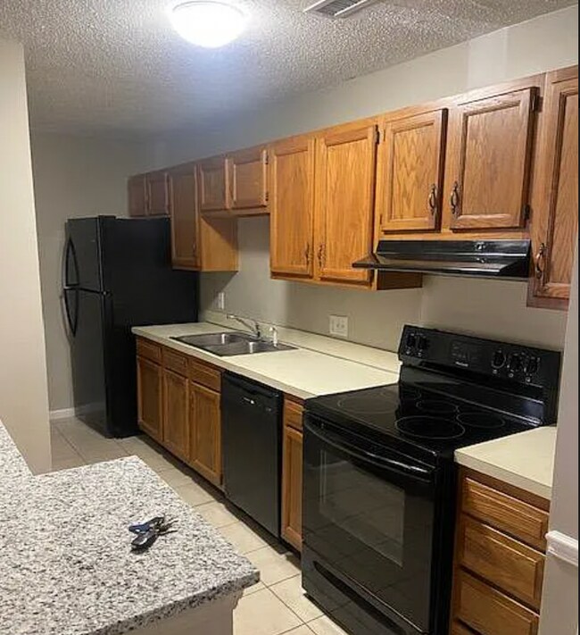 Building Photo - 6260 Rosecroft Dr