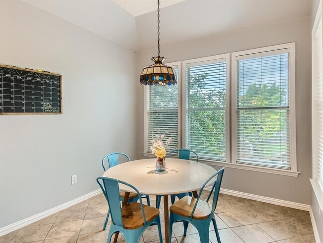 Building Photo - 2117 Bindon Dr